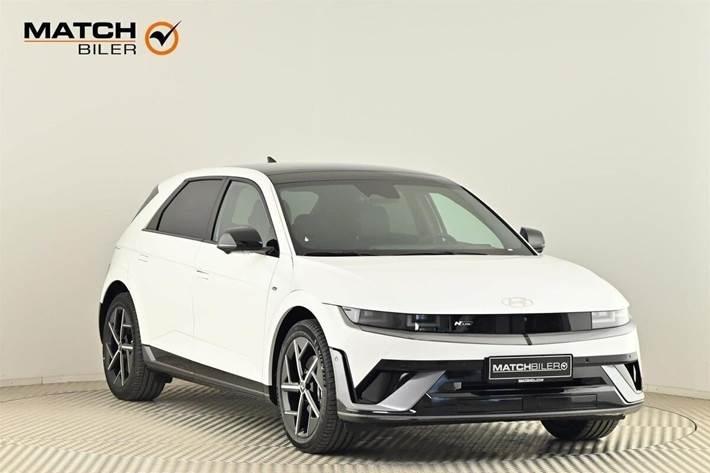 Hvid Hyundai Ioniq 5 fra 2025 set udefra