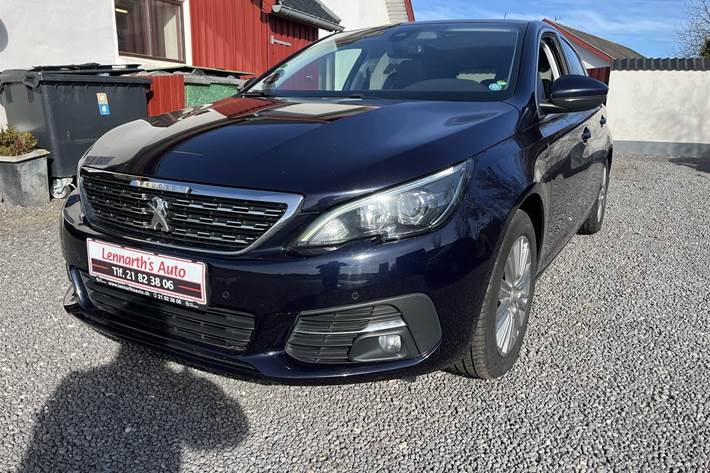 Blå Peugeot 308 fra 2018 set udefra
