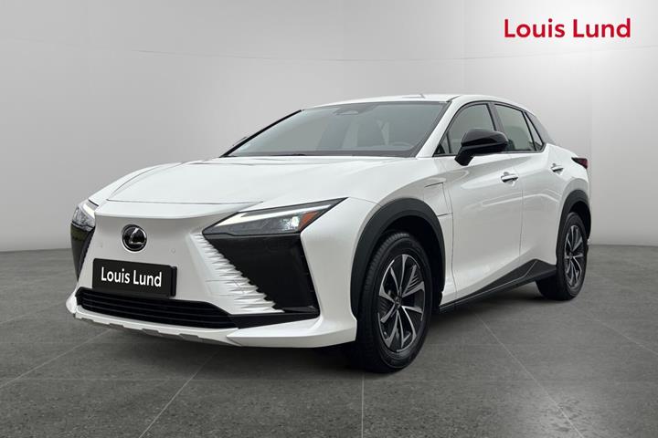 Hvid Lexus RZ fra 2025 set udefra