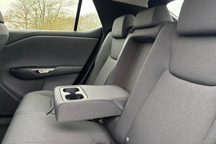Hvid Lexus RZ fra 2025