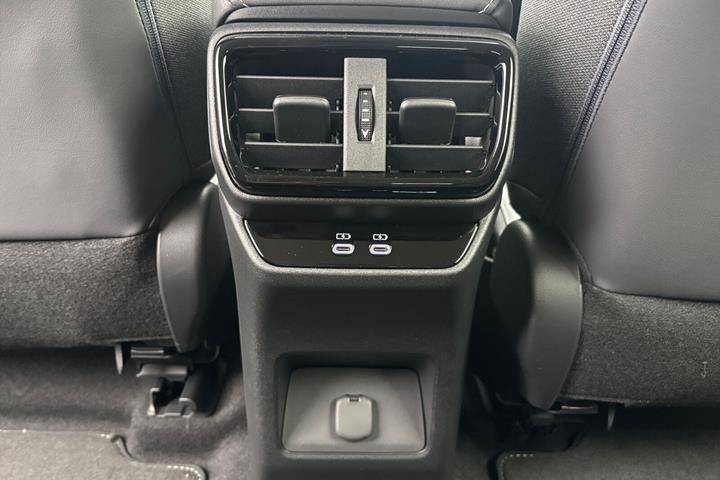 Hvid Lexus RZ fra 2025