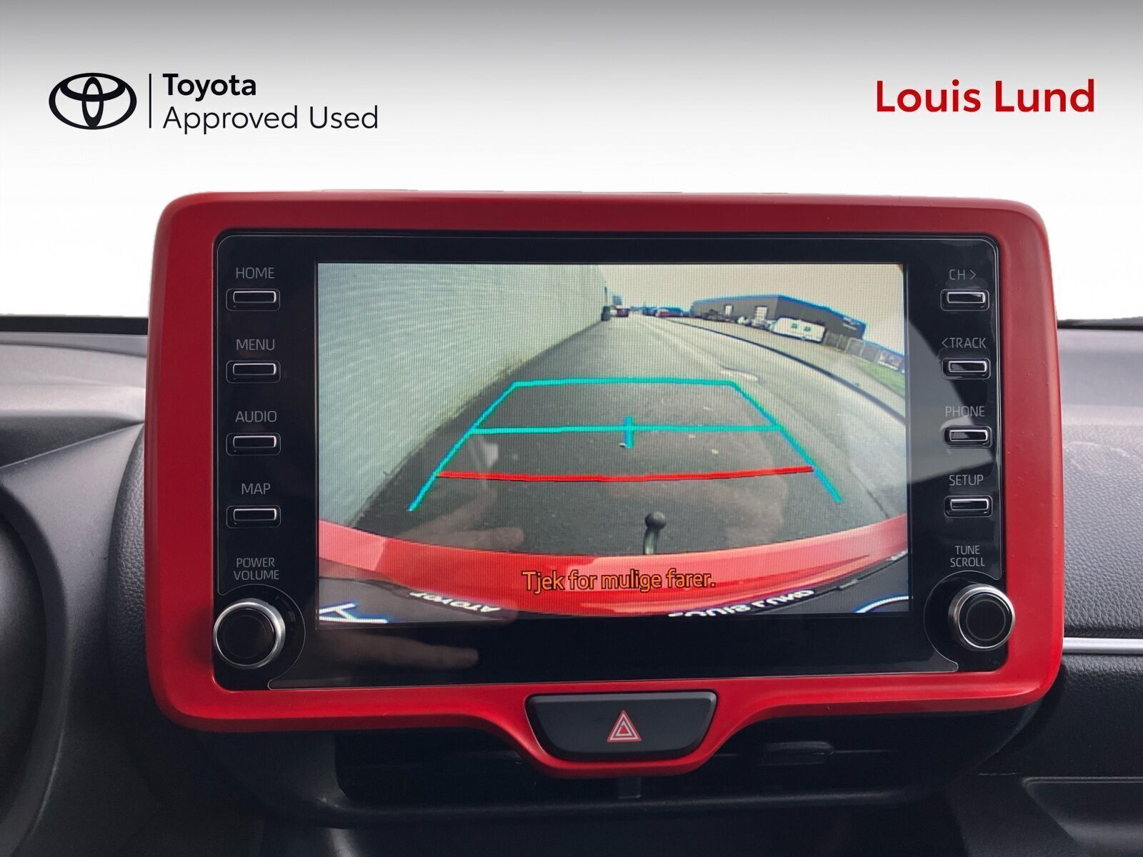 Rød Toyota Yaris fra 2022