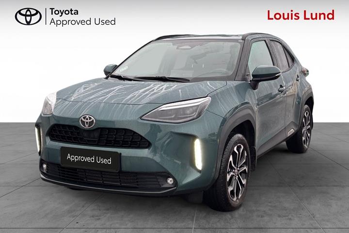 Grøn Toyota Yaris Cross fra 2025 set udefra