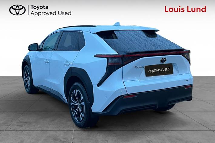 Hvid Toyota BZ4X fra 2025