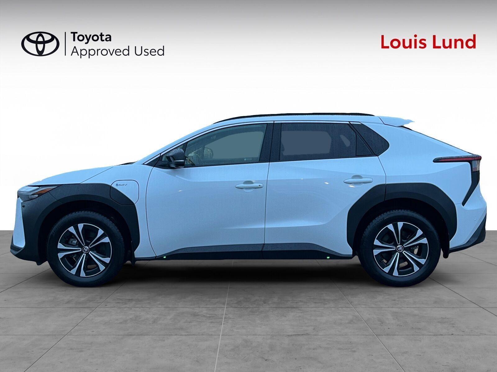 Hvid Toyota BZ4X fra 2025