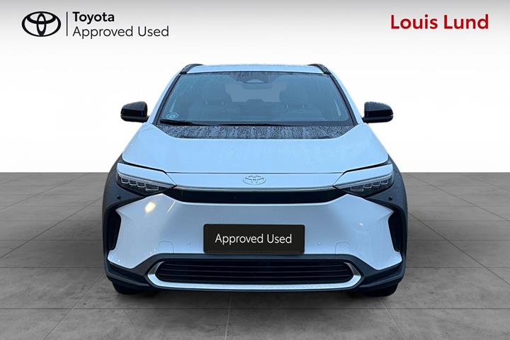 Hvid Toyota BZ4X fra 2025