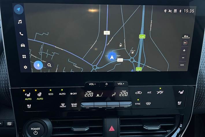 Hvid Toyota BZ4X fra 2025