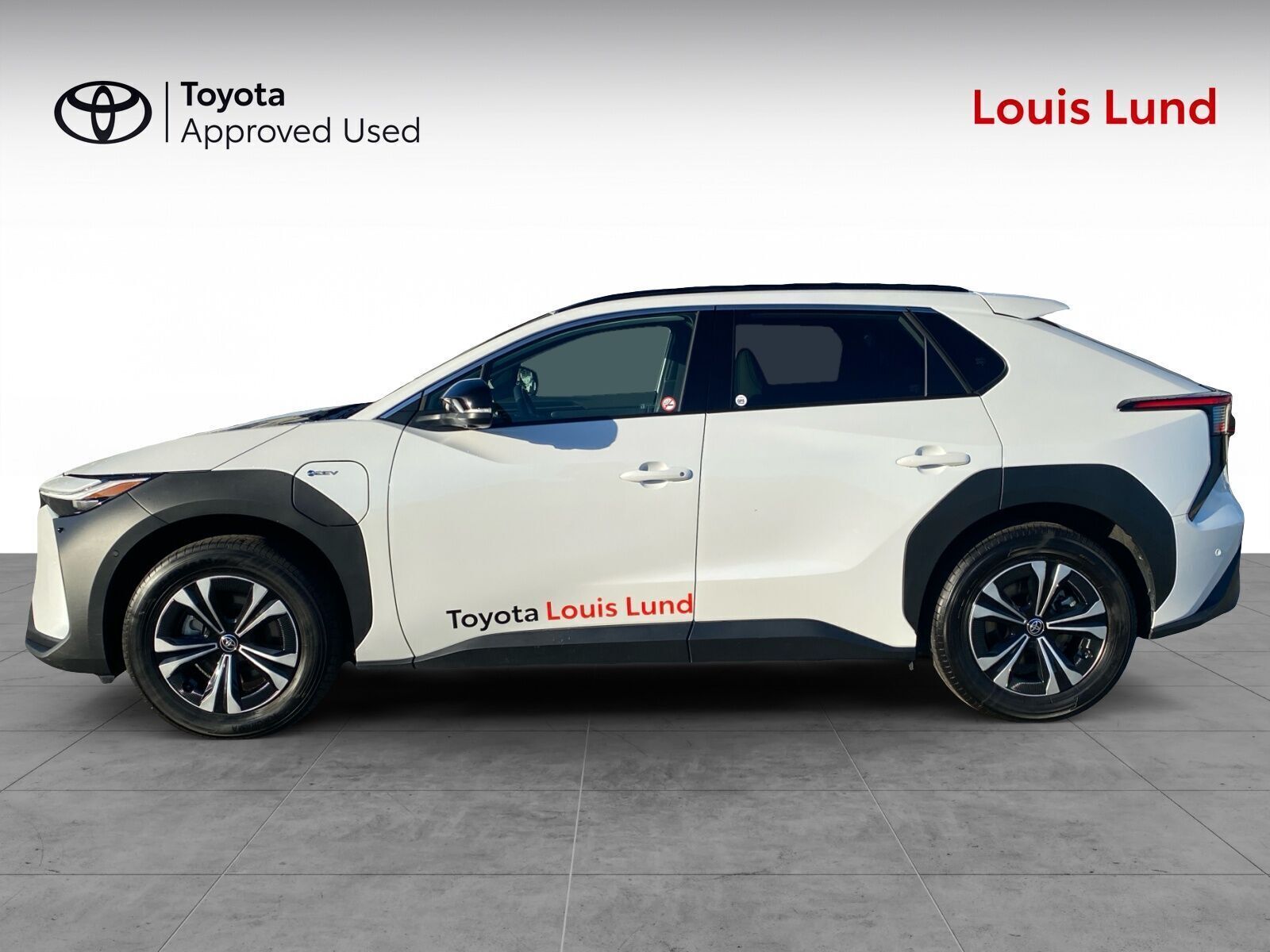 Hvid Toyota BZ4X fra 2025