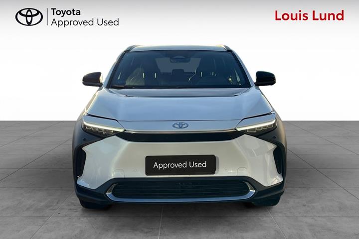 Hvid Toyota BZ4X fra 2025