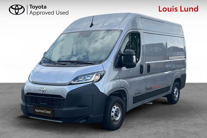 Grå Toyota Proace Max fra 2025