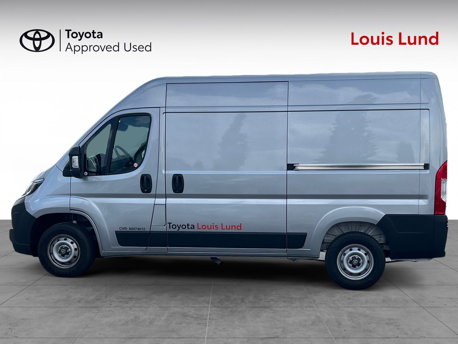 Grå Toyota Proace Max fra 2025