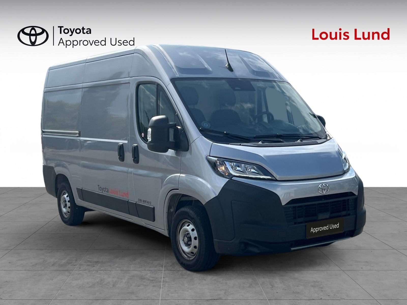 Grå Toyota Proace Max fra 2025