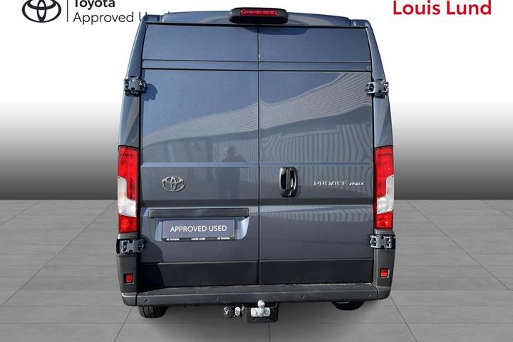 Grå Toyota Proace Max fra 2025