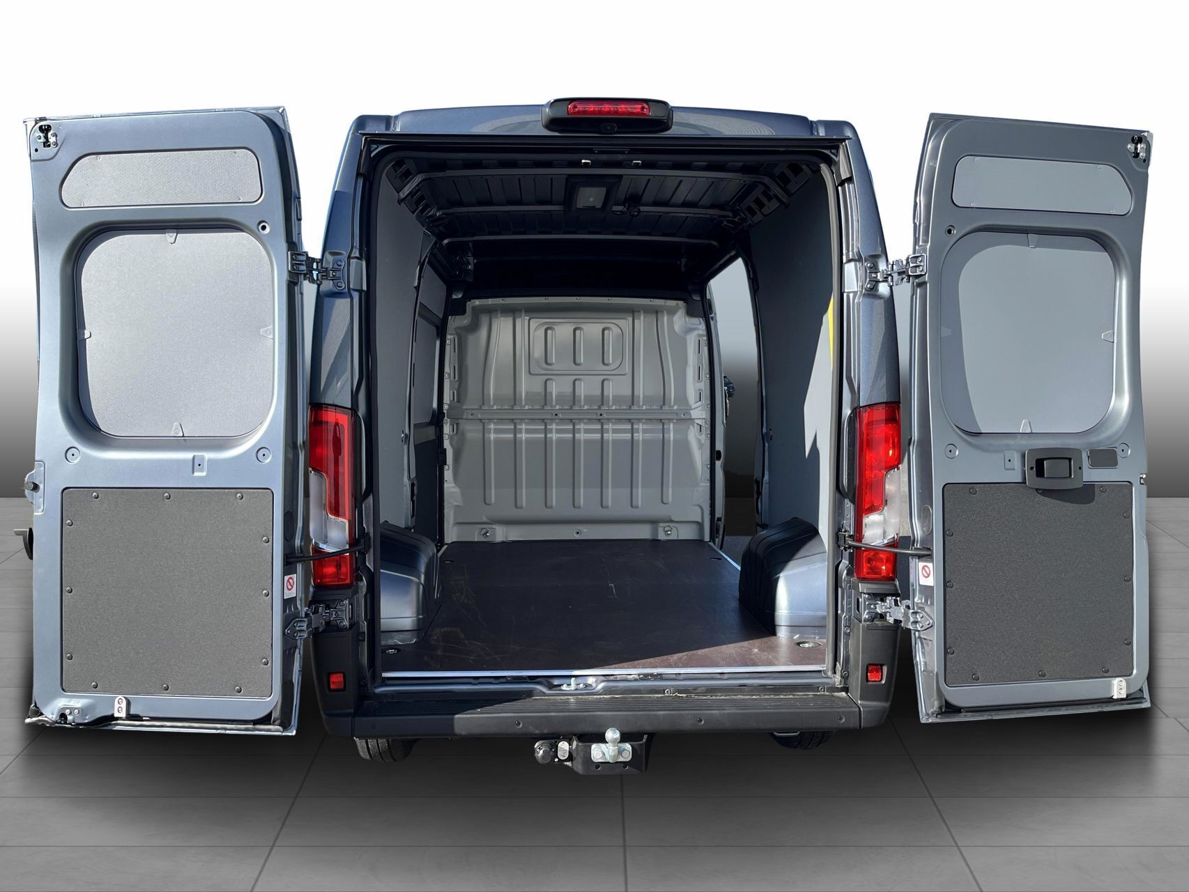 Grå Toyota Proace Max fra 2025