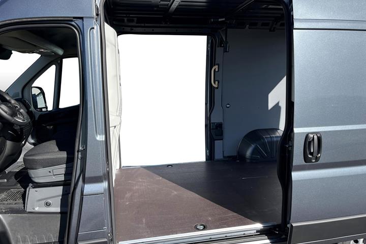 Grå Toyota Proace Max fra 2025