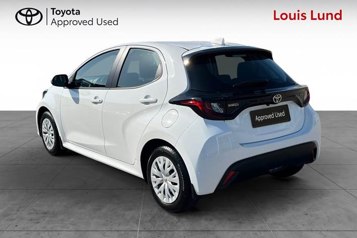 Hvid Toyota Yaris fra 2024