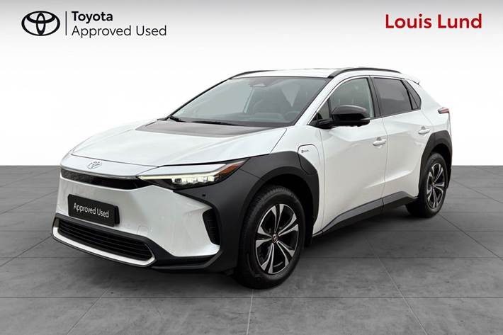 Hvid Toyota BZ4X fra 2024 set udefra
