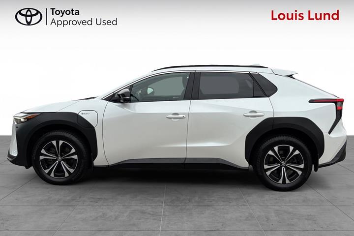 Hvid Toyota BZ4X fra 2024