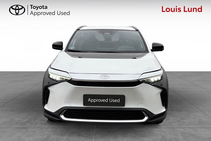 Hvid Toyota BZ4X fra 2024