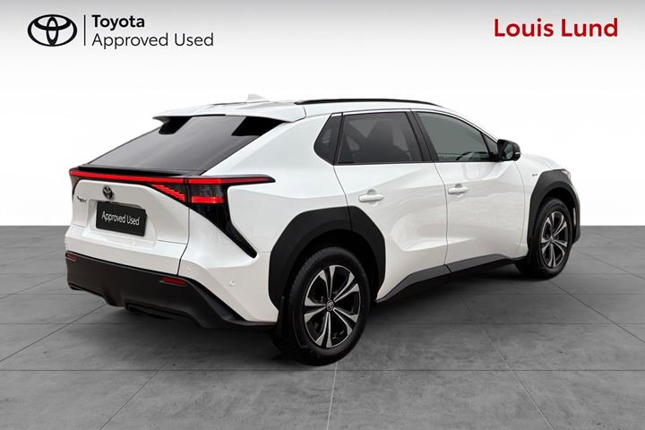 Hvid Toyota BZ4X fra 2024