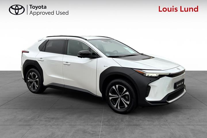 Hvid Toyota BZ4X fra 2024
