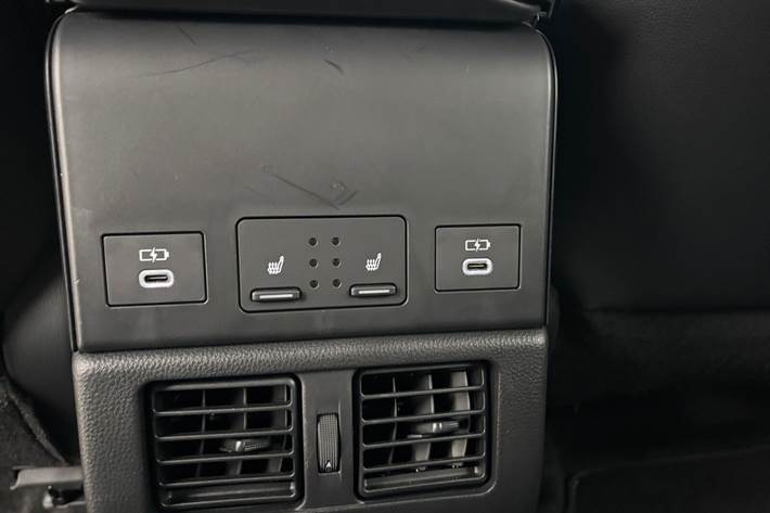 Hvid Toyota BZ4X fra 2024