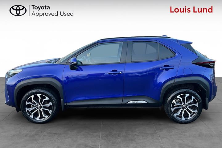 Blå Toyota Yaris Cross fra 2024