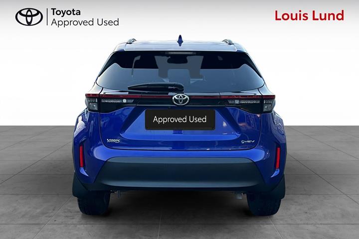 Blå Toyota Yaris Cross fra 2024