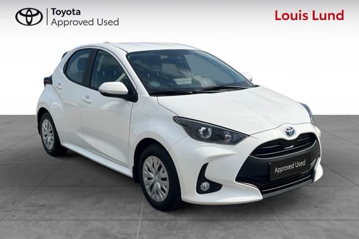 Hvid Toyota Yaris fra 2024