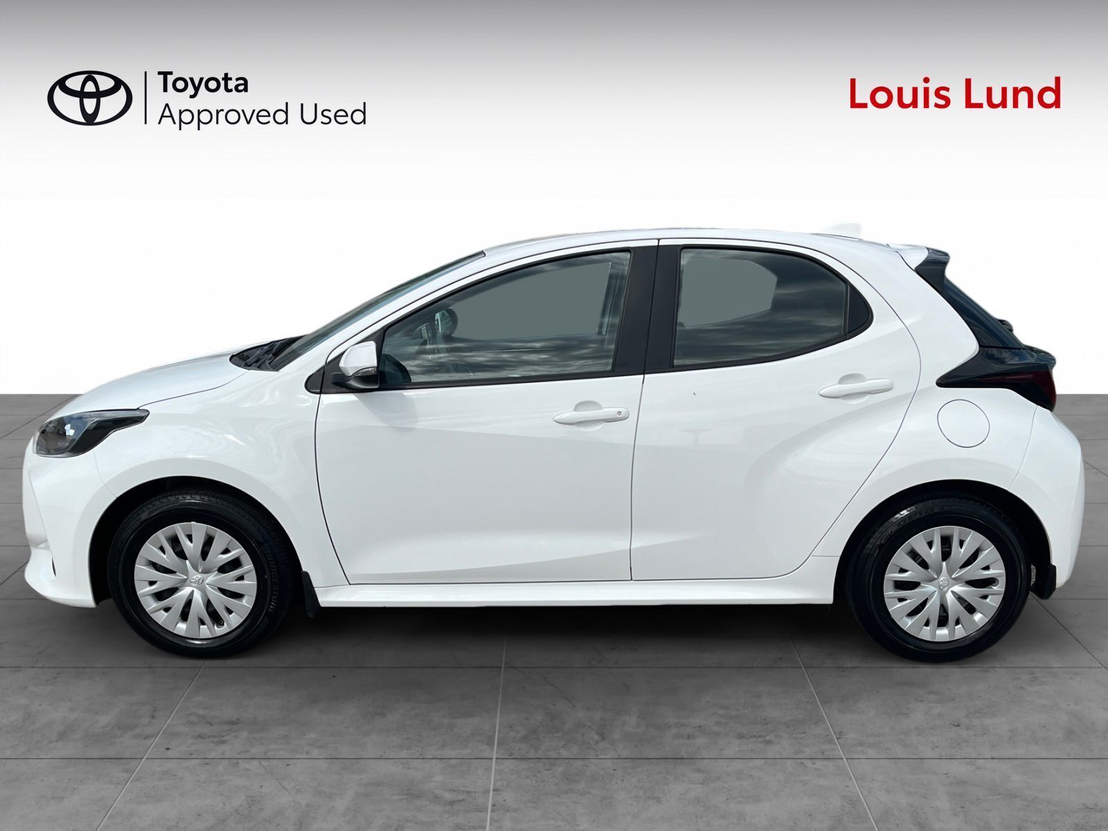 Hvid Toyota Yaris fra 2024