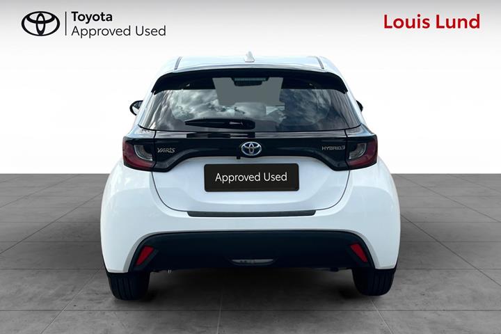 Hvid Toyota Yaris fra 2024