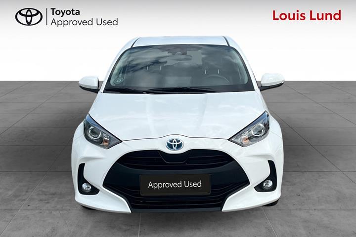 Hvid Toyota Yaris fra 2024