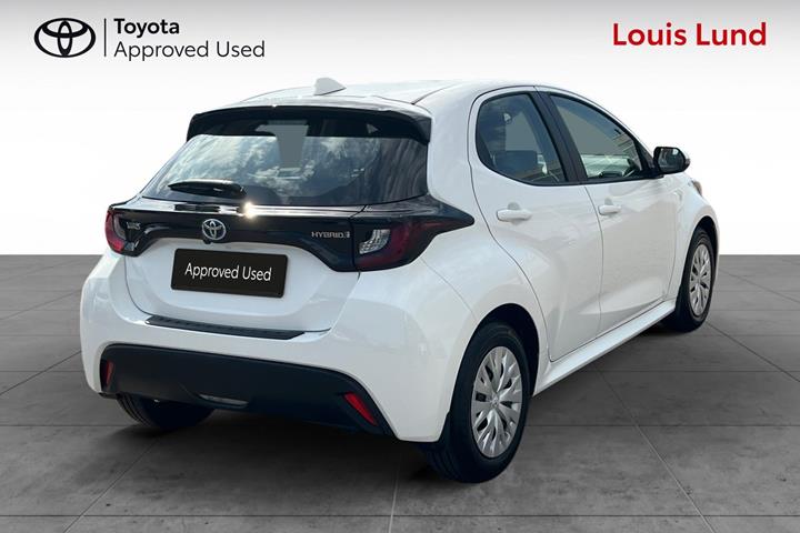 Hvid Toyota Yaris fra 2024
