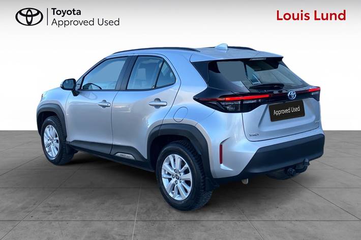 Sølv Toyota Yaris Cross fra 2023