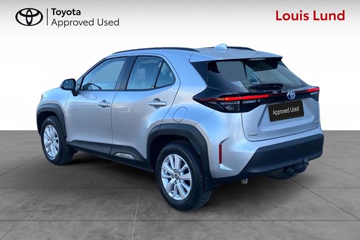 Sølv Toyota Yaris Cross fra 2023