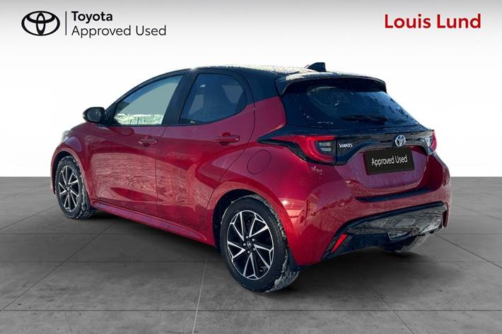 Rød Toyota Yaris fra 2023