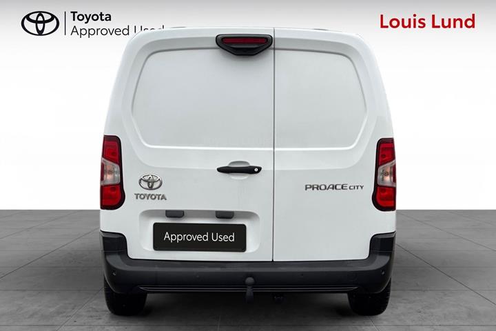 Hvid Toyota ProAce City fra 2023