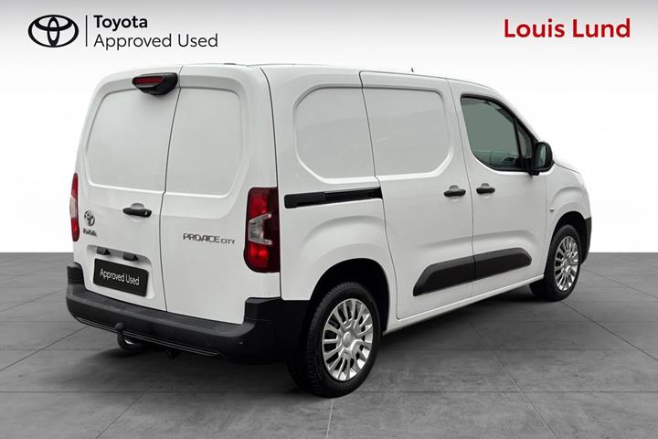 Hvid Toyota ProAce City fra 2023