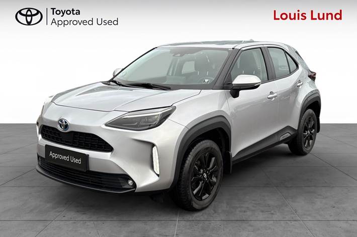 Sølv Toyota Yaris Cross fra 2021 set udefra