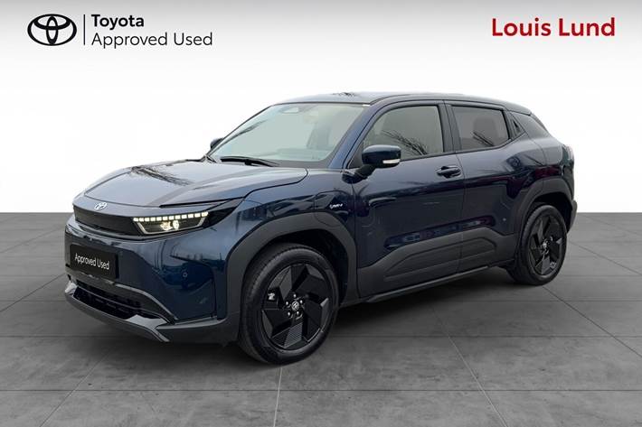 Blå Toyota Urban Cruiser fra 2026 set udefra