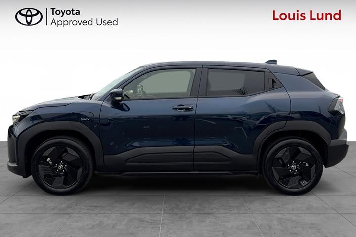 Blå Toyota Urban Cruiser fra 2026 set udefra