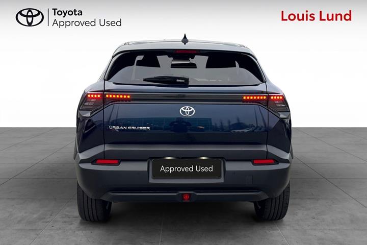 Blå Toyota Urban Cruiser fra 2026 set udefra