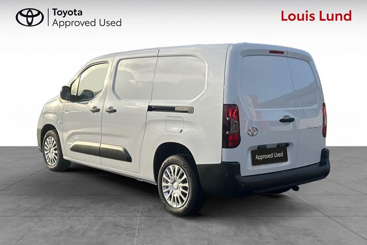Hvid Toyota ProAce City fra 2025