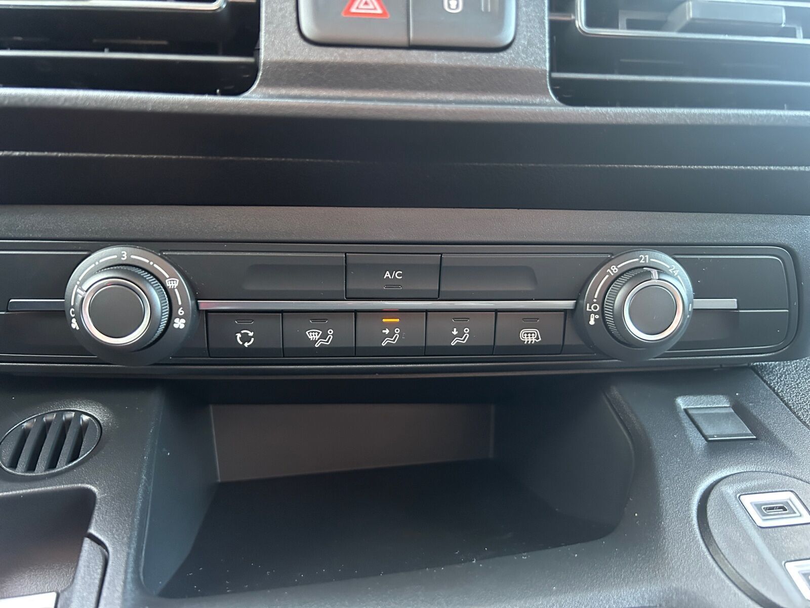 Hvid Toyota ProAce City fra 2025