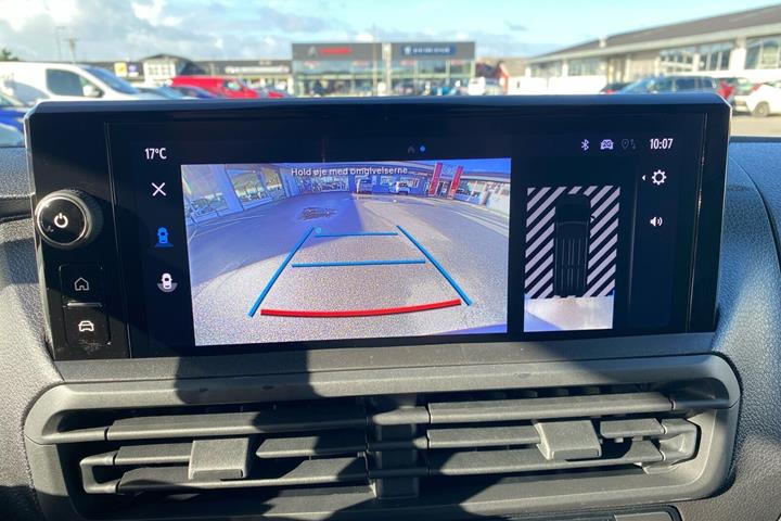 Hvid Toyota Proace Electric fra 2025