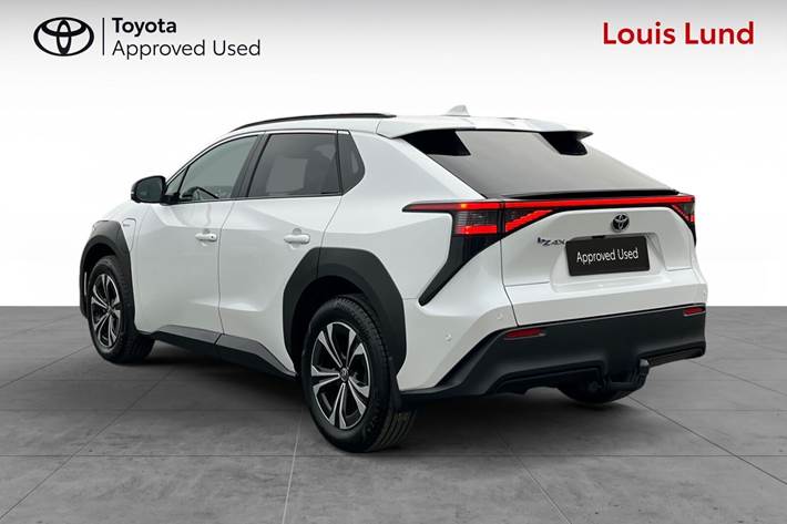 Hvid Toyota BZ4X fra 2025