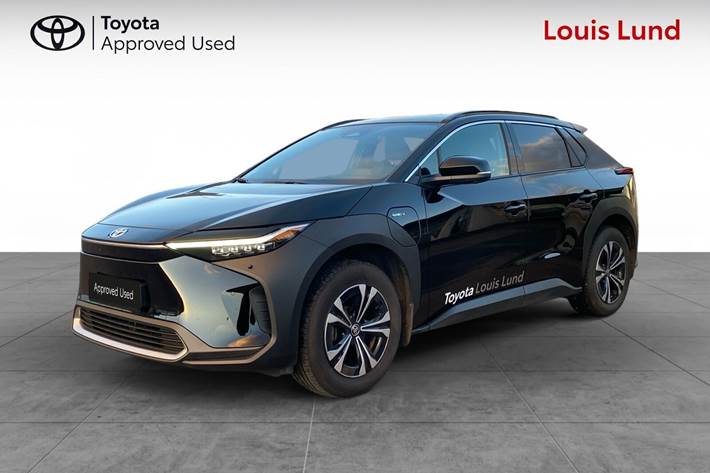 Sort Toyota BZ4X fra 2025 set udefra