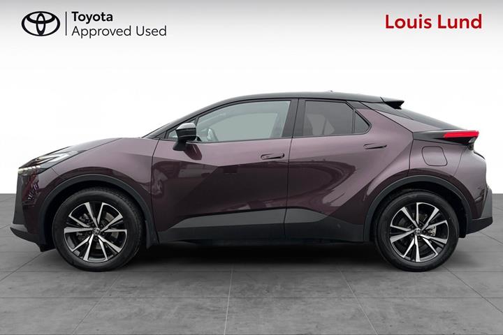Brun Toyota C-HR fra 2025