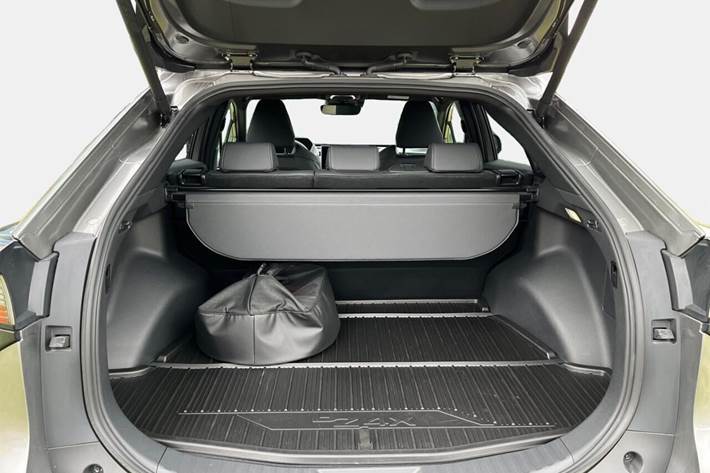 Grå Toyota BZ4X fra 2025