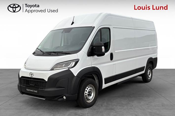 Hvid Toyota Proace Max Electric fra 2025 set udefra